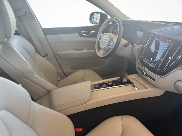 Volvo XC60 2.0 B5 MH Plus Bright AWD / Jetzt mit attraktivem 1.9% Leasing!