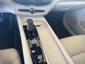 image du véhicule VOLVO XC60 2.0 B5 MH Plus Bright AWD / Jetzt mit attraktivem 1.9% Leasing!