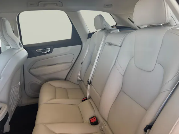 Volvo XC60 2.0 B5 MH Plus Bright AWD / Jetzt mit attraktivem 1.9% Leasing!