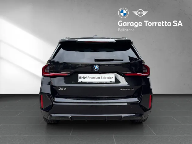 BMW X1 30e xDrive paddles