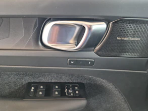 https://vehicle.imgix.net/4299595/2e9659d8-145b-477a-9efb-0e4d7854ad62.jpg