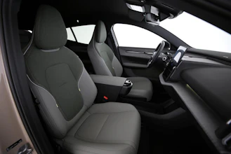 https://vehicle.imgix.net/4299623/e5a38ed7-494c-4aa7-b3fc-f127a9bf353c.jpg