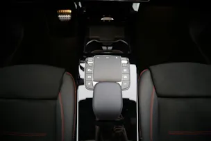 MERCEDES-BENZ A 250 e AMG Line