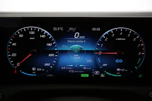 MERCEDES-BENZ A 250 e AMG Line