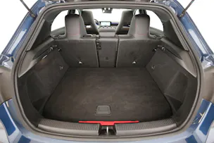 MERCEDES-BENZ A 250 e AMG Line