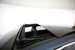 MERCEDES-BENZ A 250 e AMG Line