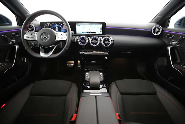 MERCEDES-BENZ A 250 e AMG Line