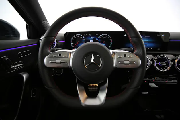 MERCEDES-BENZ A 250 e AMG Line