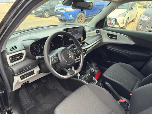 Suzuki Swift 1.2 Sakura Top Hybrid 4x4