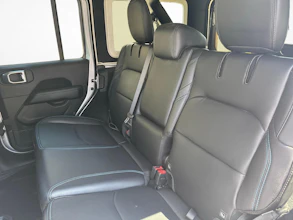 https://vehicle.imgix.net/4299893/08979624-67dc-437a-9993-4e70ea8619ec.jpg