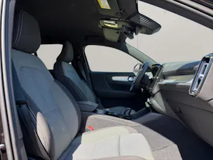 Volvo XC40 2.0 B3 MH Plus Dark .