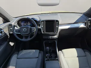 Volvo XC40 2.0 B3 MH Plus Dark .