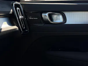 Volvo XC40 2.0 B3 MH Plus Dark .