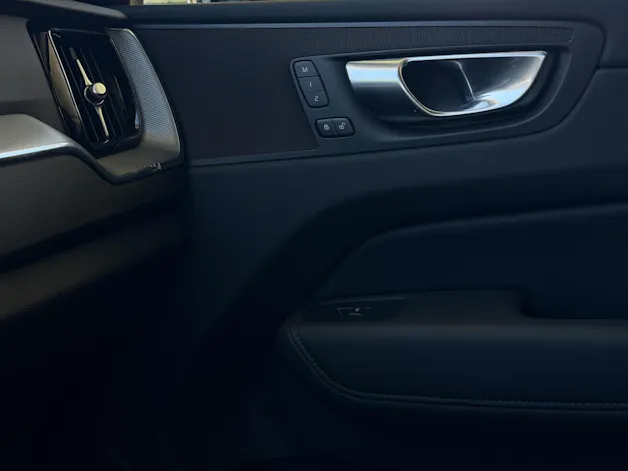 Volvo XC60 2.0 B5 MH Plus Dark AWD