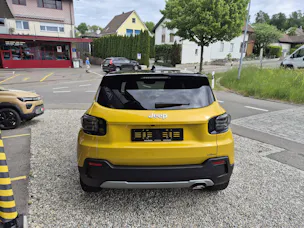 Jeep Avenger 1.2 MHEV Summit & Sky