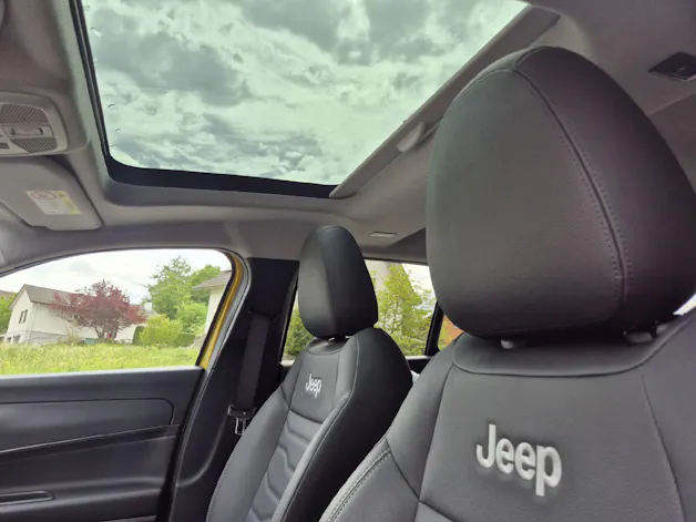 Jeep Avenger 1.2 MHEV Summit & Sky