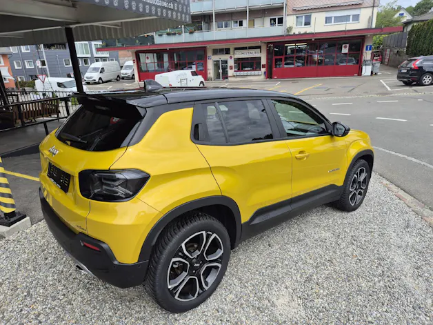 Jeep Avenger 1.2 MHEV Summit & Sky
