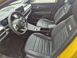 Jeep Avenger 1.2 MHEV Summit & Sky