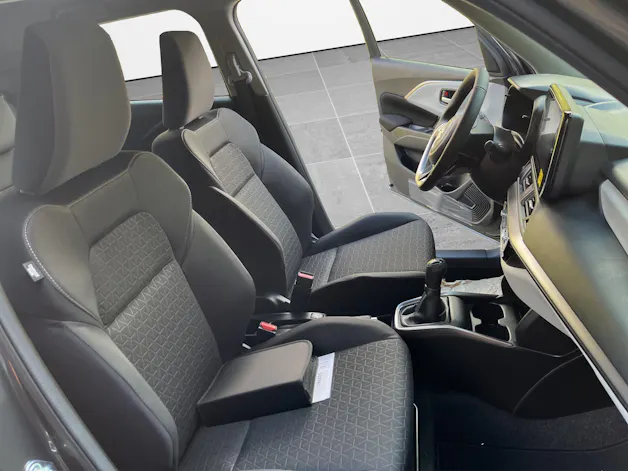 Suzuki Swift 1.2 Sakura Top Hybrid 4x4