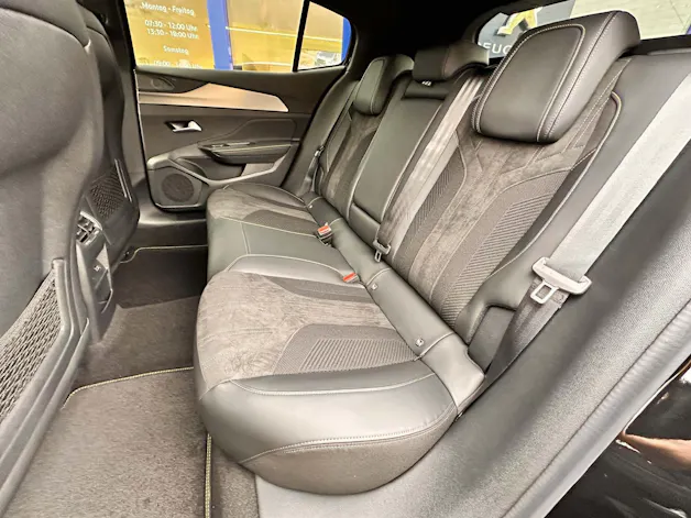 Peugeot 408 1.6 PHEV 225 GT