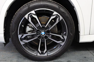 Fahrzeugbild BMW X1 23i xDrive paddles