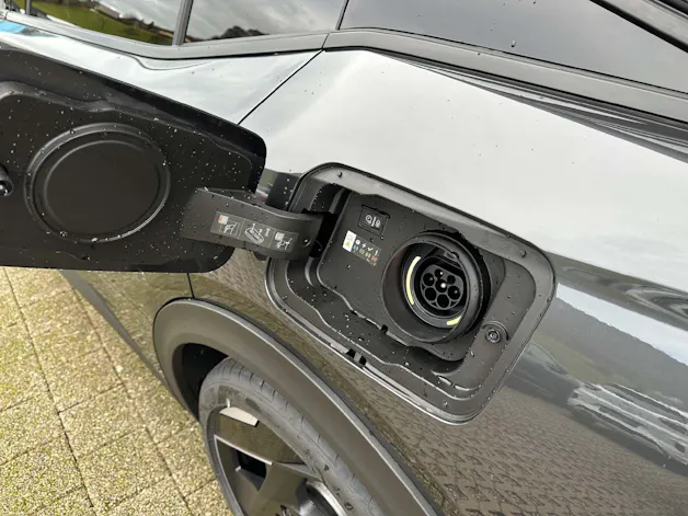 Peugeot 408 1.6 PHEV 225 GT
