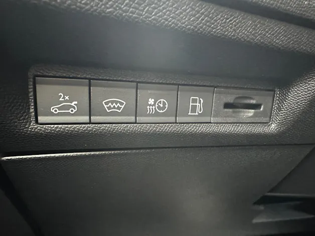 Peugeot 408 1.6 PHEV 225 GT