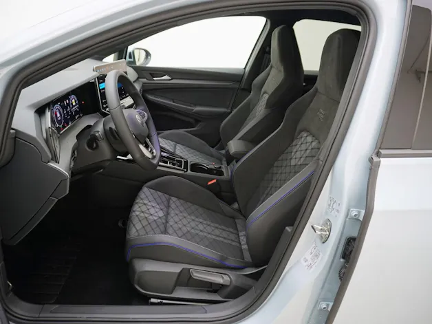 VW Golf VIII 1.5 eTSI R-Line DSG