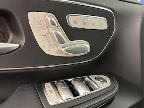 https://vehicle.imgix.net/4300443/65673606-cd6a-4073-8770-ff8363112234.jpg