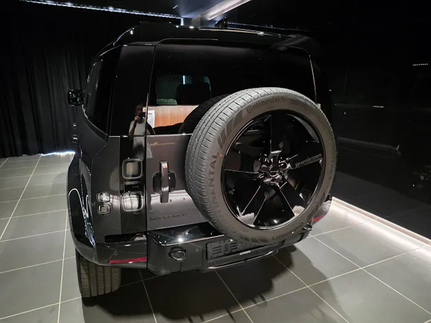 Land Rover Defender 110 2.0 P300e X-Dynamic HSE