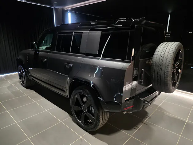 Land Rover Defender 110 2.0 P300e X-Dynamic HSE