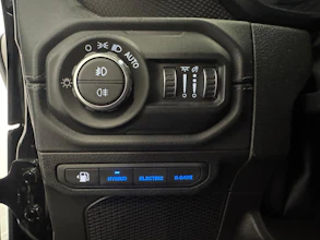 https://vehicle.imgix.net/4300510/045bdb38-ae2b-4c18-9790-6cb3a556f617.jpeg