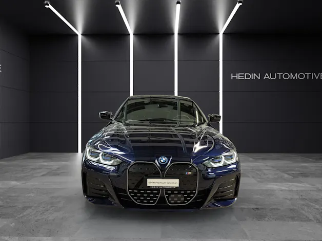 BMW i4 M50 Attraktiven Leasingzinssatz ab 0.9 % bei Abschluss einer BMW Fahrzeugversicherung.
