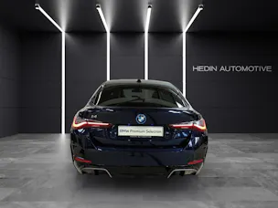 BMW i4 M50 Attraktiven Leasingzinssatz ab 0.9 % bei Abschluss einer BMW Fahrzeugversicherung.