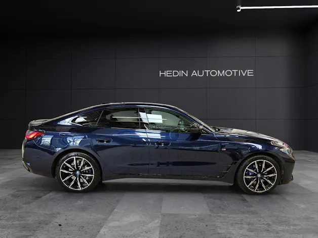 BMW i4 M50 Attraktiven Leasingzinssatz ab 0.9 % bei Abschluss einer BMW Fahrzeugversicherung.