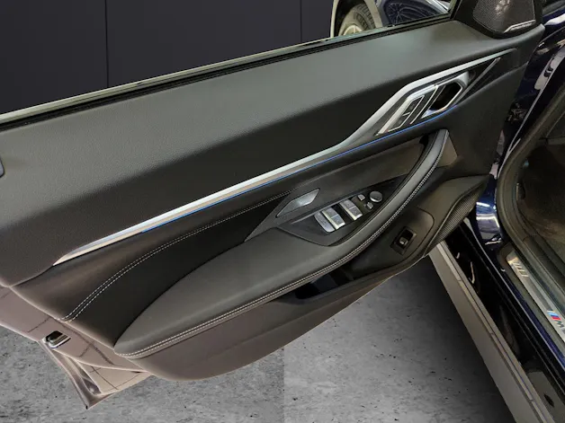 BMW i4 M50 Attraktiven Leasingzinssatz ab 0.9 % bei Abschluss einer BMW Fahrzeugversicherung.