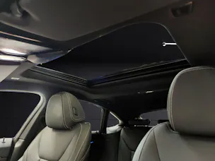 BMW i4 M50 Attraktiven Leasingzinssatz ab 0.9 % bei Abschluss einer BMW Fahrzeugversicherung.