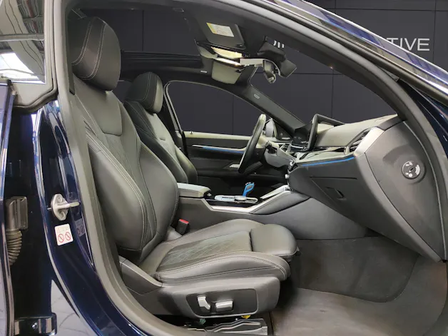 BMW i4 M50 Attraktiven Leasingzinssatz ab 0.9 % bei Abschluss einer BMW Fahrzeugversicherung.