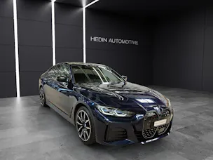 BMW i4 M50 Attraktiven Leasingzinssatz ab 0.9 % bei Abschluss einer BMW Fahrzeugversicherung.