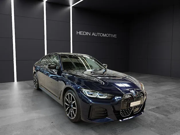 BMW i4 M50 Attraktiven Leasingzinssatz ab 0.9 % bei Abschluss einer BMW Fahrzeugversicherung.