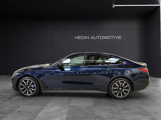 BMW i4 M50 Attraktiven Leasingzinssatz ab 0.9 % bei Abschluss einer BMW Fahrzeugversicherung.
