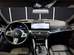 BMW i4 M50 Attraktiven Leasingzinssatz ab 0.9 % bei Abschluss einer BMW Fahrzeugversicherung.