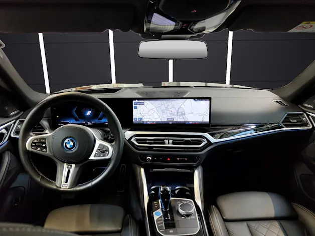 BMW i4 M50 Attraktiven Leasingzinssatz ab 0.9 % bei Abschluss einer BMW Fahrzeugversicherung.