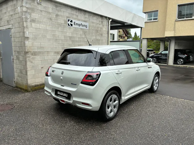 Suzuki Swift 1.2 Sakura Hybrid 4x4