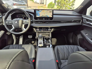 MITSUBISHI OUTLANDER 7
