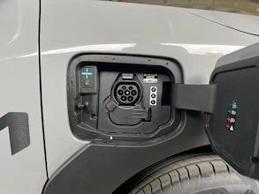 https://vehicle.imgix.net/4300966/f26cbd88-9d64-4e0d-8856-3f3b7b9318ed.jpg