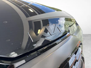 https://vehicle.imgix.net/4300994/c0cd523a-82a9-4268-9fba-e0d9cff9a9e4.jpg