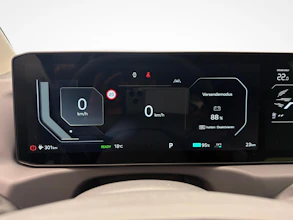 https://vehicle.imgix.net/4301040/0fd3d678-5f42-4f13-b701-e9f7ff04c52f.jpg