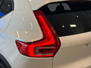 image du véhicule VOLVO XC40 2.0 B3 MH Plus Dark