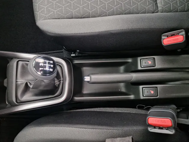 Suzuki Swift 1.2 Sakura Top Hybrid 4x4